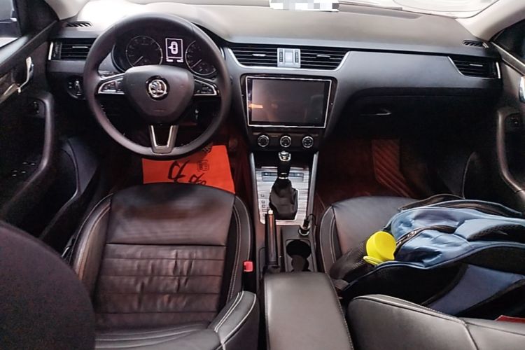 Used Skoda Octavia 2016 1.6L Automatic Smart Drive Edition Center Console