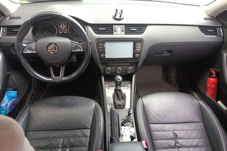 Used Skoda Octavia 2016 TSI280 DSG Smart Drive Edition Center Console