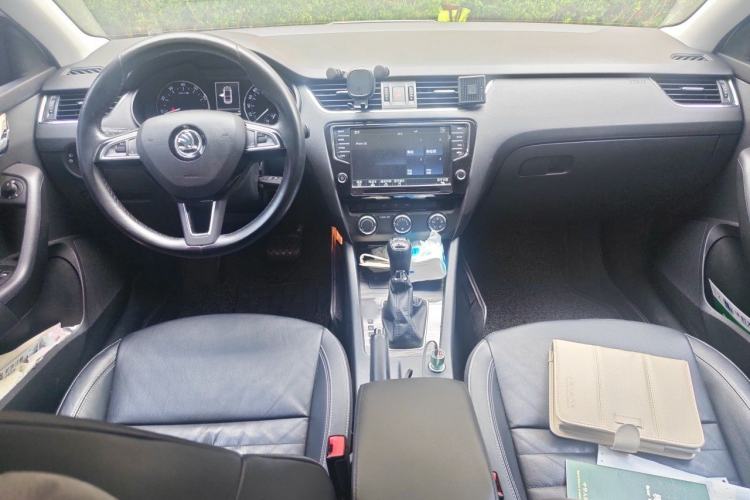 Used Skoda Octavia 2016 1.6L Automatic Smart Drive Edition Center Console