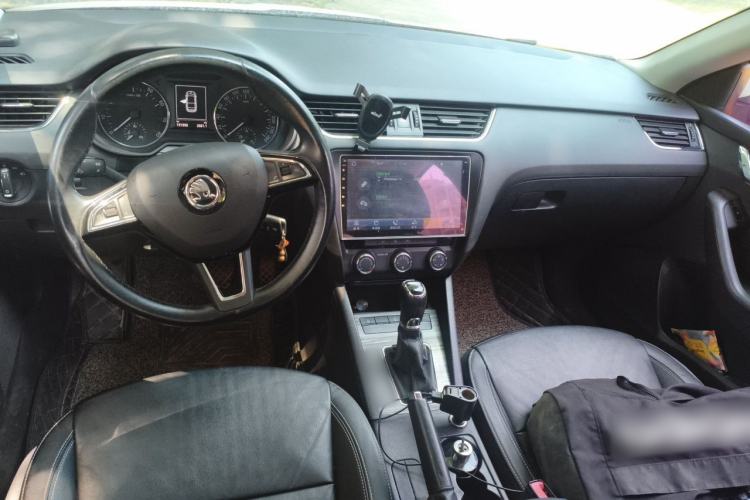 Used Skoda Octavia 2016 1.6L Automatic Smart Drive Edition Center Console