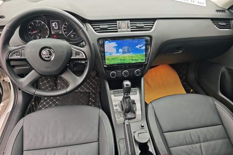 Used Skoda Octavia 2016 TSI280 DSG Smart Drive Edition Center Console