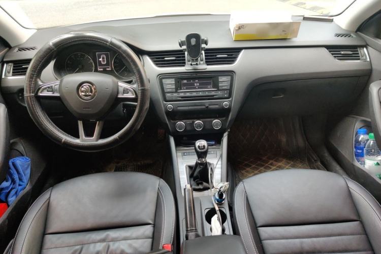 Used Skoda Octavia 2016 1.6L Manual Smart Drive Version Center Console