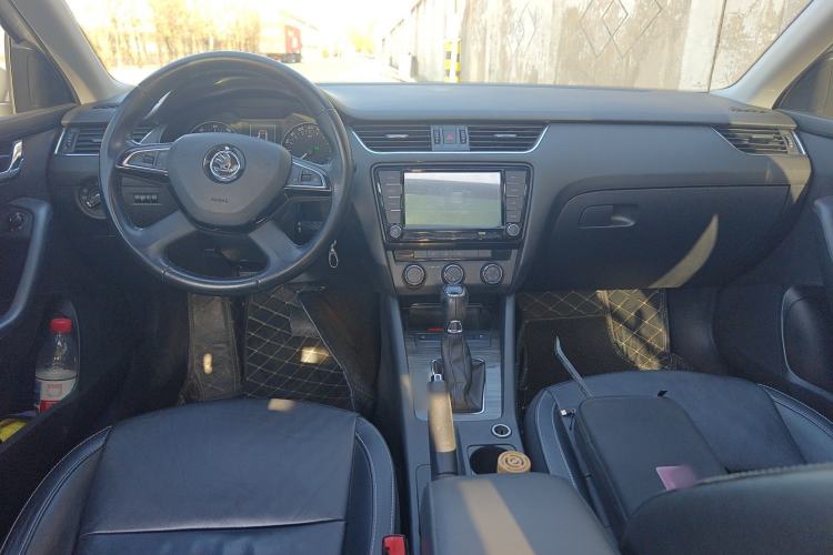 Used Skoda Octavia 2016 1.6L Automatic Smart Drive Edition Center Console