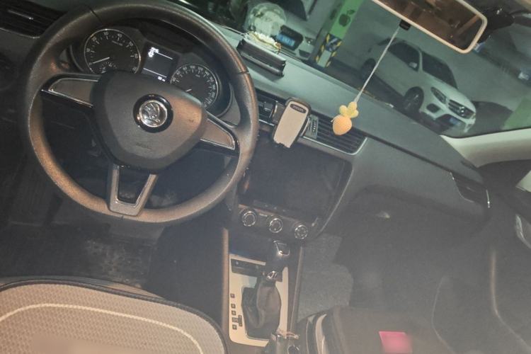 Used Skoda Octavia 2016 TSI280 DSG Advanced Edition Center Console