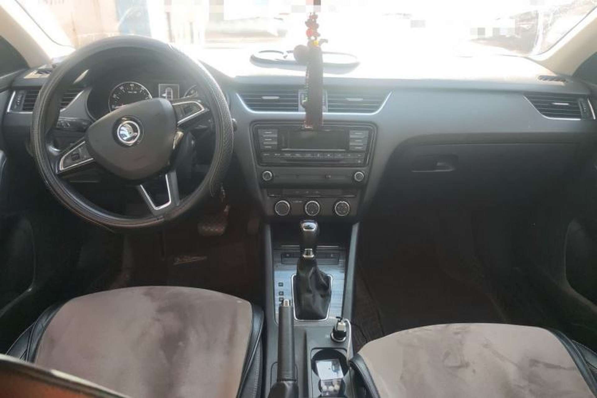 Used Skoda Octavia 2016 1.6L Automatic Smart Drive Edition Center Console