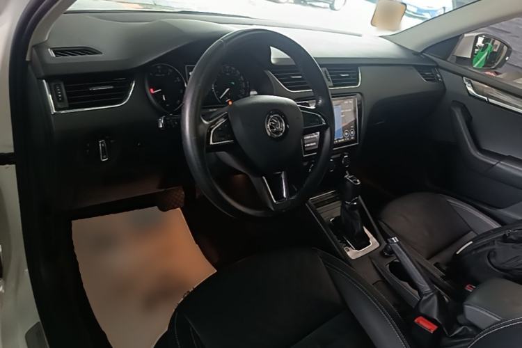 Used Skoda Octavia 2016 1.6L Automatic Smart Drive Edition Center Console