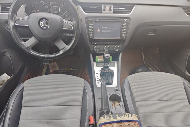 Used Skoda Octavia 2016 1.6L Automatic Chuanxing Edition Center Console