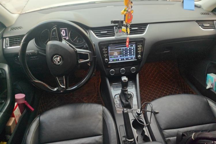 Used Skoda Octavia 2016 1.6L Automatic Smart Drive Edition Center Console