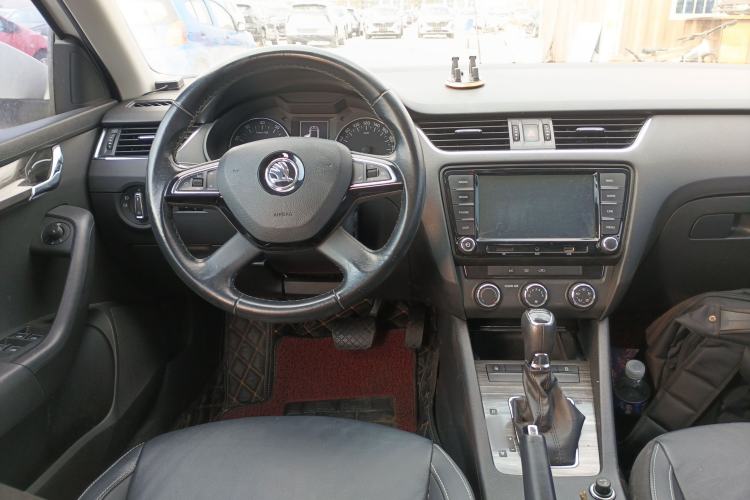 Used Skoda Octavia 2016 1.6L Automatic Smart Drive Edition Center Console