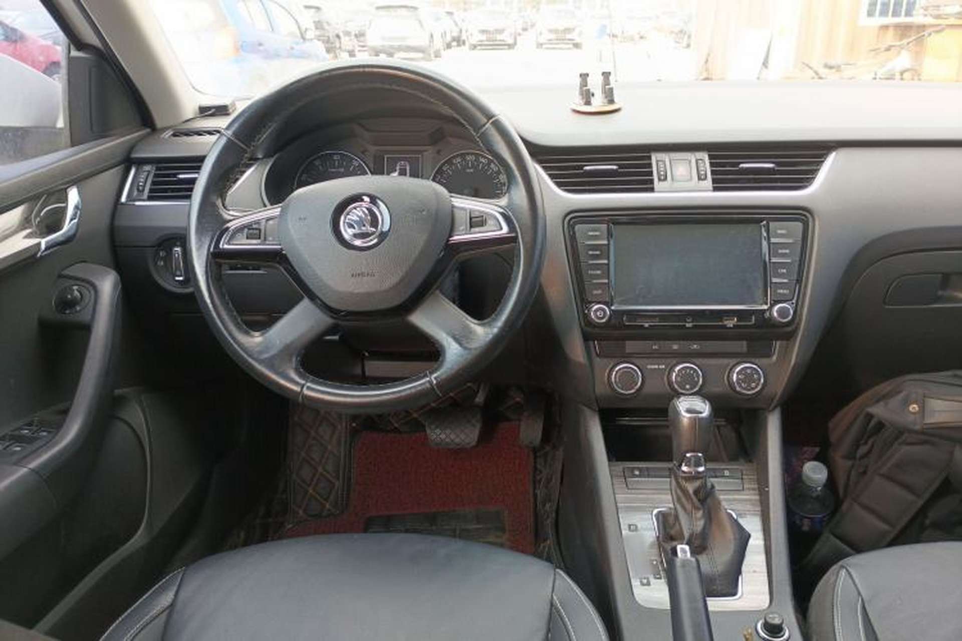 Used Skoda Octavia 2016 1.6L Automatic Smart Drive Edition Center Console