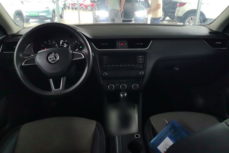 Used Skoda Octavia 2016 1.6L Automatic Chuanxing Edition Center Console