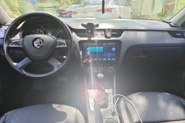 Used Skoda Octavia 2016 TSI280 DSG Smart Drive Edition Center Console