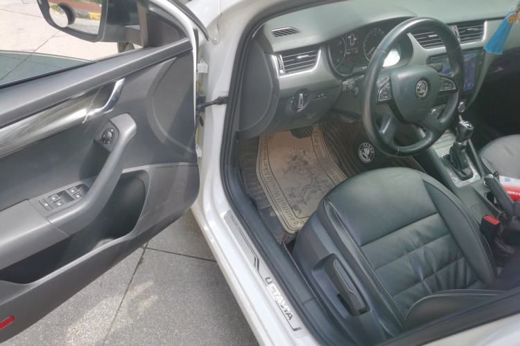 Used Skoda Octavia 2016 1.6L Automatic Smart Drive Edition Driver Seat