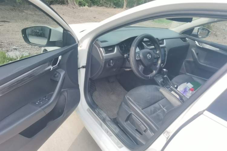 Used Skoda Octavia 2016 1.6L Automatic Smart Drive Edition Driver Seat