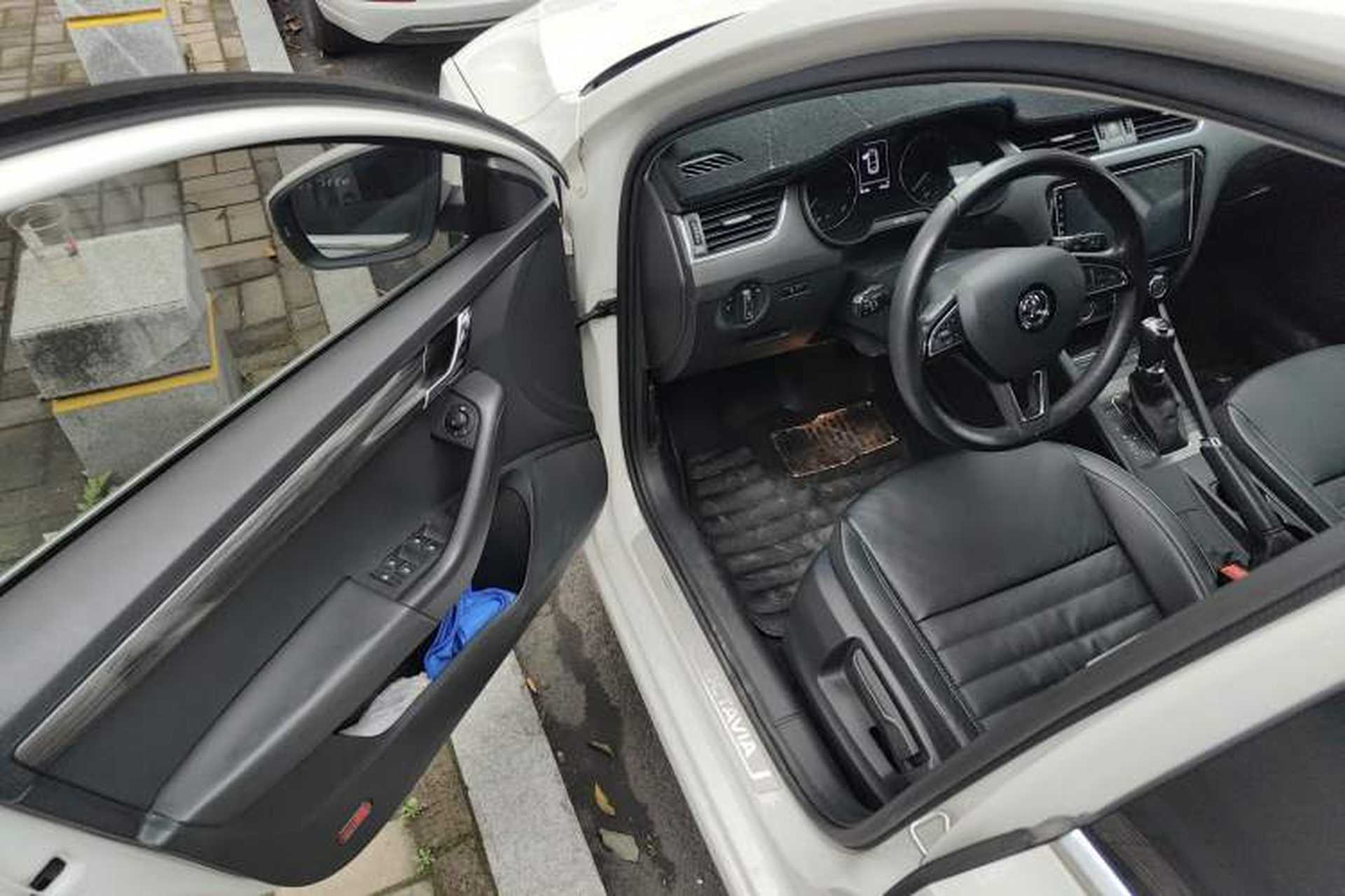 Used Skoda Octavia 2016 1.6L Automatic Front-Wheel Drive Model Driver Seat