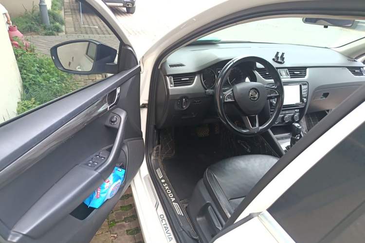 Used Skoda Octavia 2016 TSI280 DSG Smart Drive Edition Driver Seat