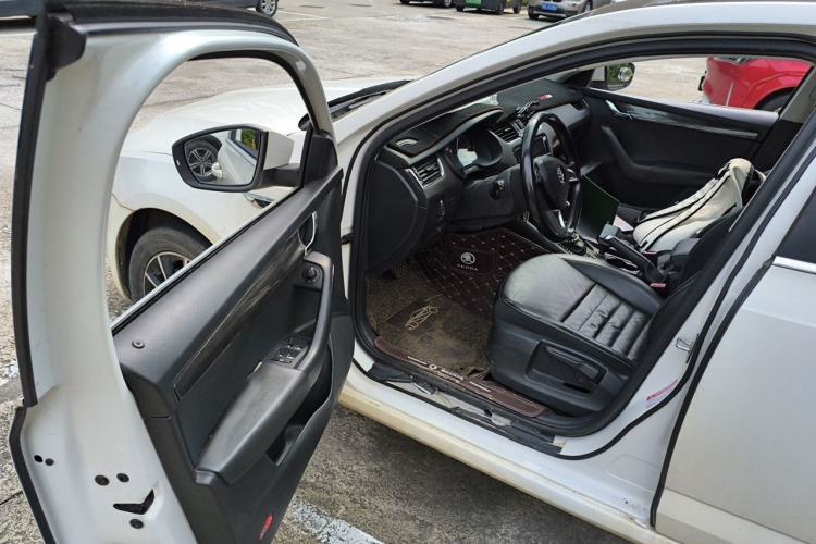 Used Skoda Octavia 2016 1.6L Automatic Smart Drive Edition Driver Seat
