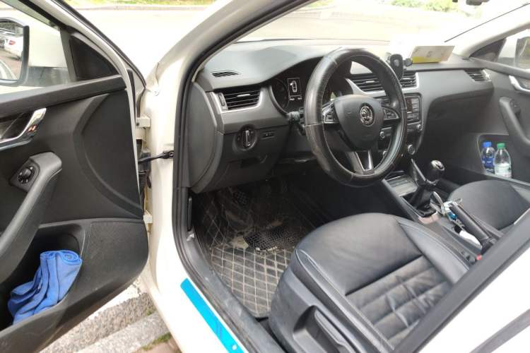 Used Skoda Octavia 2016 1.6L Manual Smart Drive Version Driver Seat
