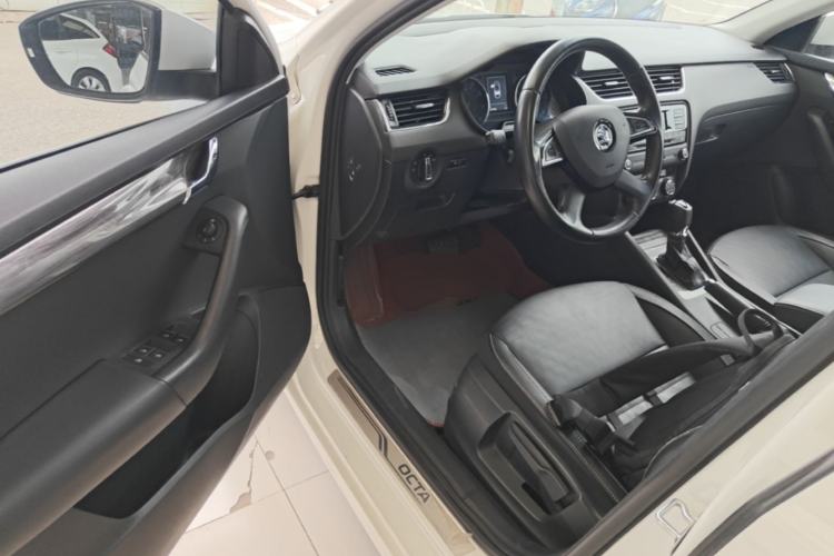Used Skoda Octavia 2016 1.6L Automatic Smart Drive Edition Driver Seat