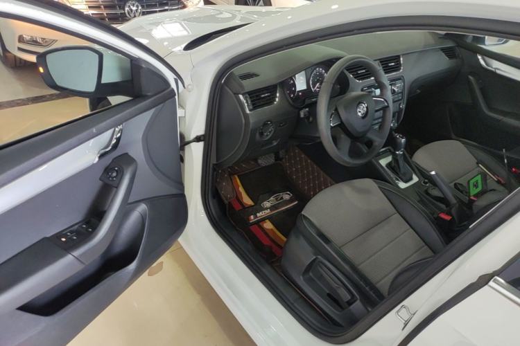 Used Skoda Octavia 2016 1.6L Automatic Chuanxing Edition Driver Seat