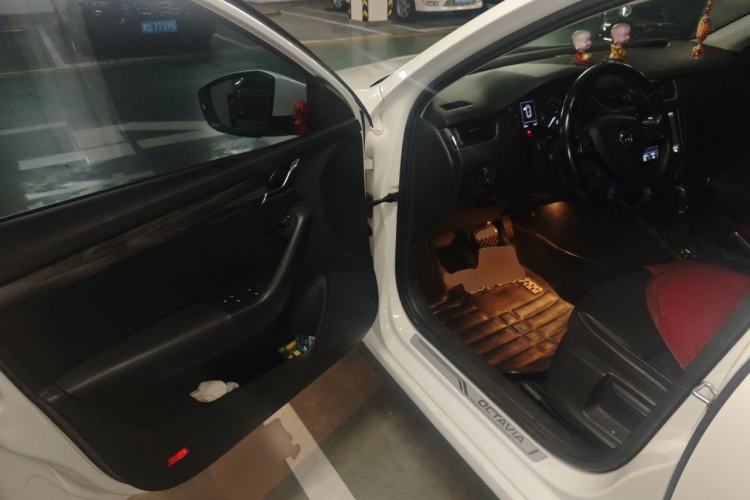 Used Skoda Octavia 2016 1.6L Automatic Smart Drive Edition Driver Seat