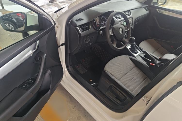 Used Skoda Octavia 2016 1.6L Automatic Chuanxing Edition Driver Seat