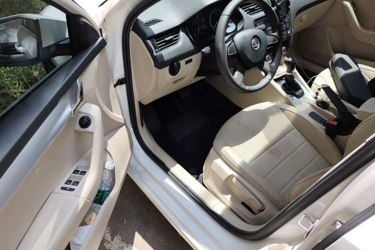 Used Skoda Octavia 2016 1.6L Automatic Chuanxing Edition Driver Seat