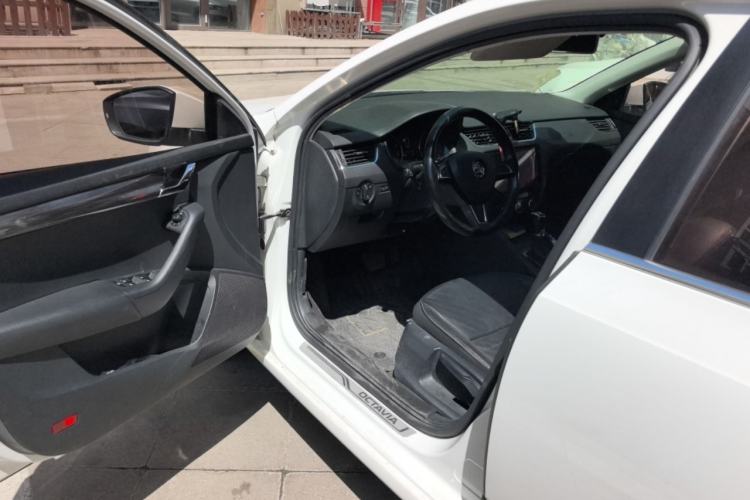 Used Skoda Octavia 2016 1.6L Automatic Smart Drive Edition Driver Seat