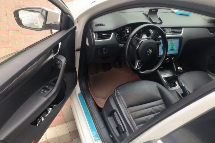 Used Skoda Octavia 2016 1.6L Manual Smart Drive Version Driver Seat