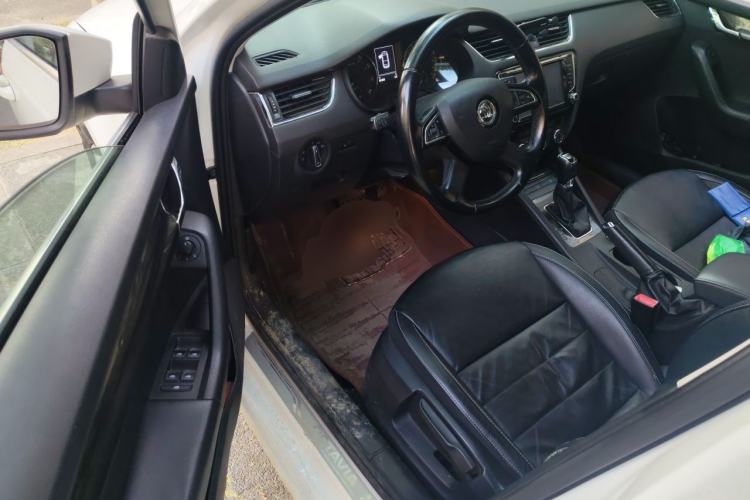 Used Skoda Octavia 2016 1.6L Automatic Smart Drive Edition Driver Seat