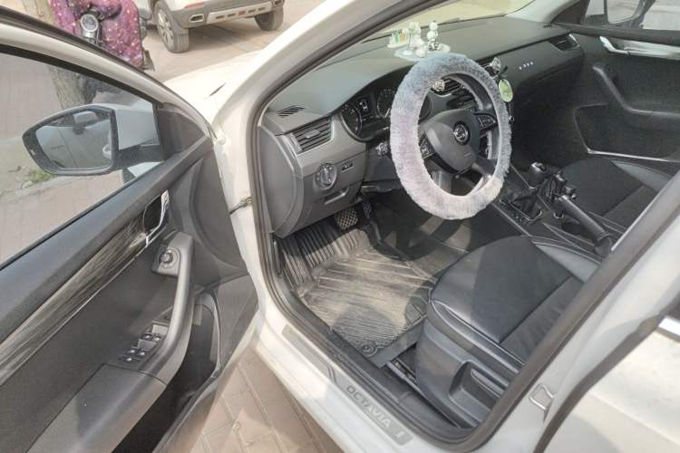 Used Skoda Octavia 2016 TSI280 DSG Smart Drive Edition Driver Seat