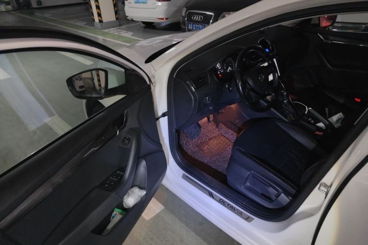 Used Skoda Octavia 2016 1.6L Automatic Smart Drive Edition Driver Seat