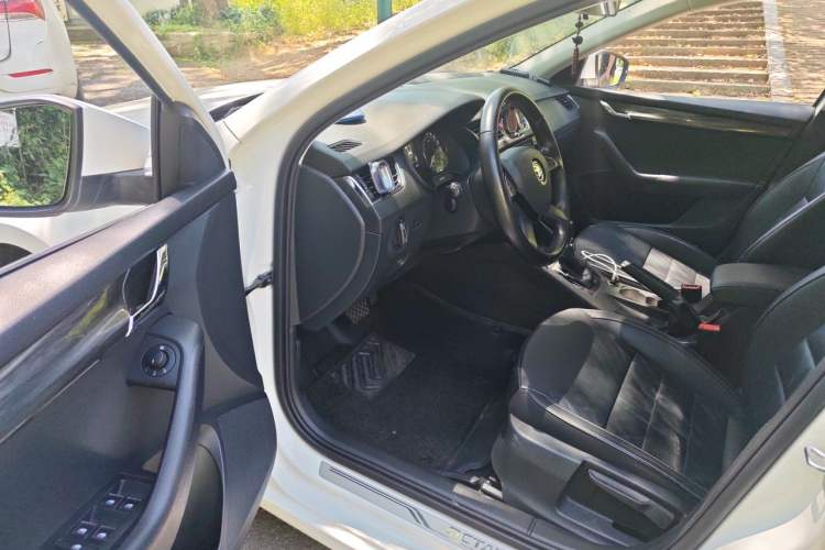 Used Skoda Octavia 2016 TSI280 DSG Smart Drive Edition Driver Seat