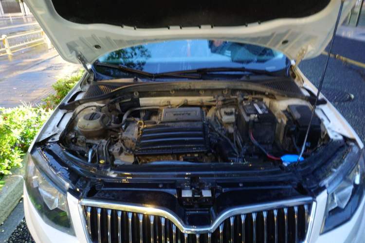 Used Skoda Octavia 2016 1.6L Automatic Smart Drive Edition Engine Bay
