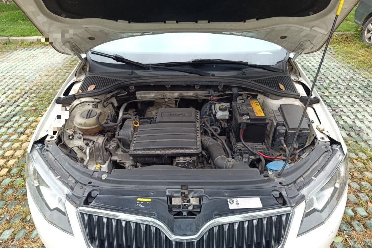 Used Skoda Octavia 2016 1.6L Automatic Smart Drive Edition Engine Bay
