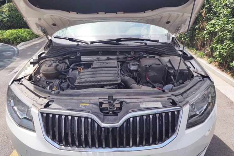 Used Skoda Octavia 2016 1.6L Automatic Chuanxing Edition Engine Bay