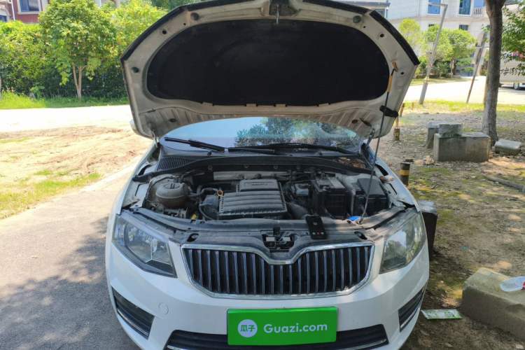 Used Skoda Octavia 2016 1.6L Automatic Smart Drive Edition Engine Bay