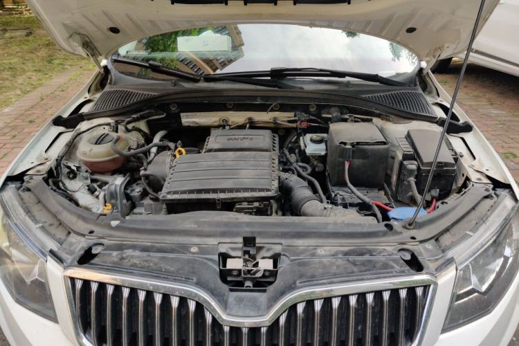 Used Skoda Octavia 2016 1.6L Manual Smart Drive Version Engine Bay