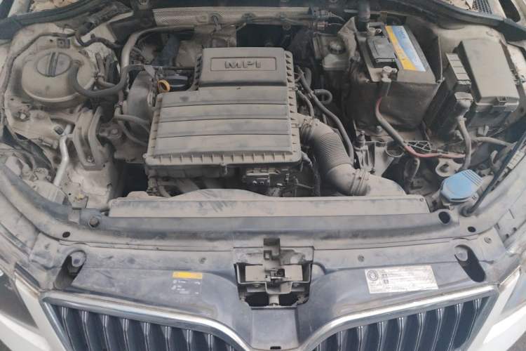 Used Skoda Octavia 2016 1.6L Automatic Chuanxing Edition Engine Bay