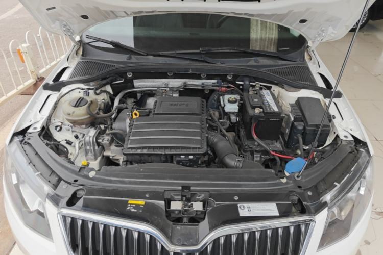 Used Skoda Octavia 2016 1.6L Automatic Smart Drive Edition Engine Bay
