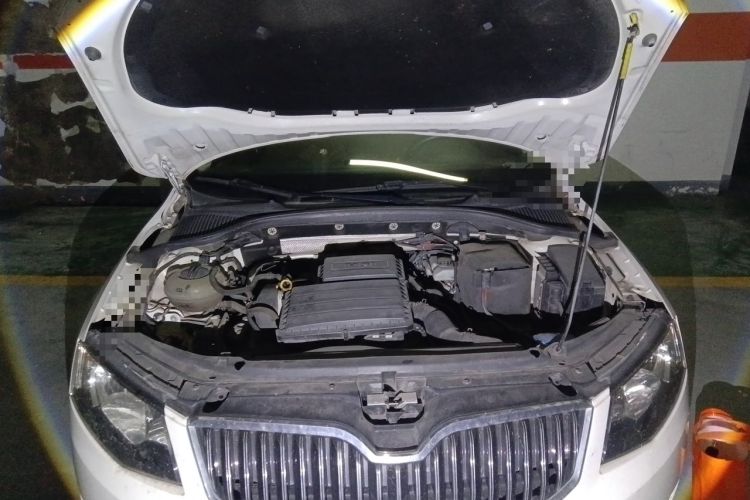 Used Skoda Octavia 2016 1.6L Automatic Chuanxing Edition Engine Bay