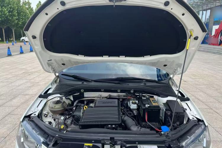 Used Skoda Octavia 2016 1.6L Automatic Chuanxing Edition Engine Bay
