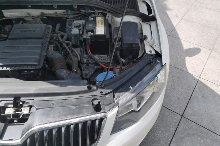 Used Skoda Octavia 2016 1.6L Automatic Smart Drive Edition Engine Bay Left