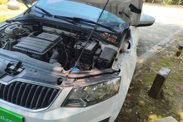 Used Skoda Octavia 2016 1.6L Automatic Smart Drive Edition Engine Bay Left