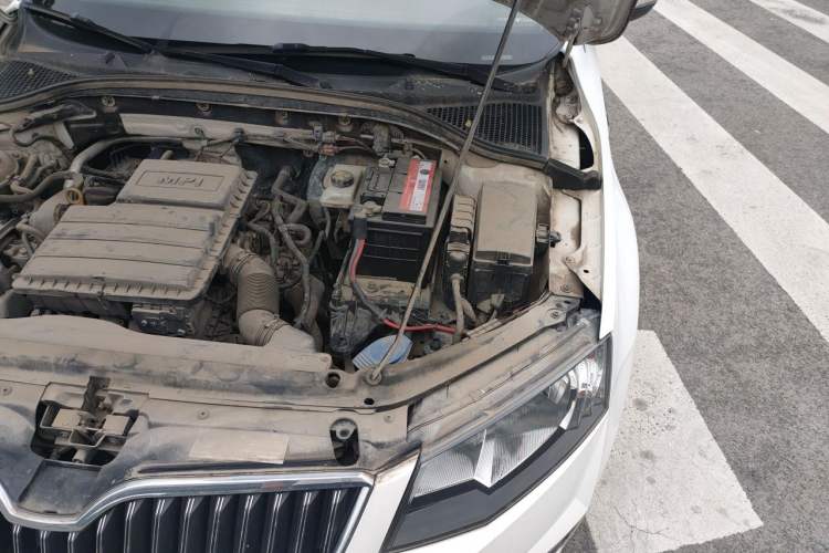 Used Skoda Octavia 2016 1.6L Manual Trend Edition Engine Bay Left