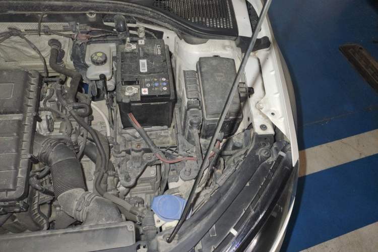 Used Skoda Octavia 2016 1.6L Automatic Smart Drive Edition Engine Bay Left