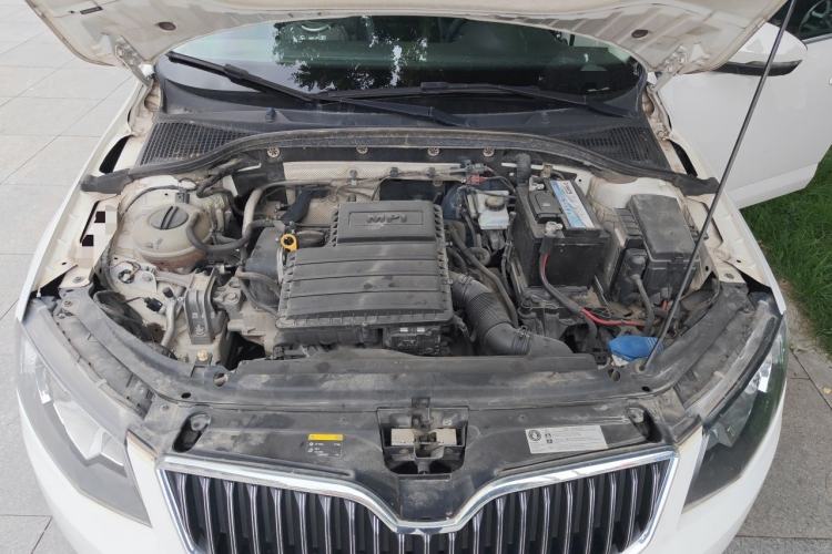 Used Skoda Octavia 2016 1.6L Automatic Smart Drive Edition Engine Bay