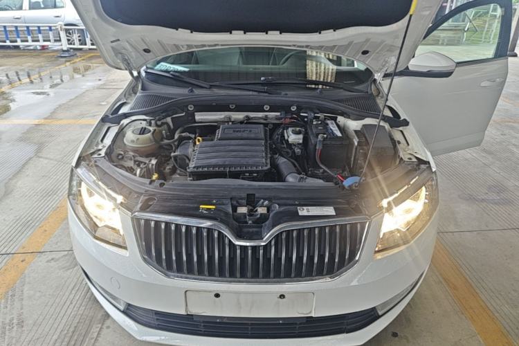 Used Skoda Octavia 2016 1.6L Automatic Chuanxing Edition Engine Bay