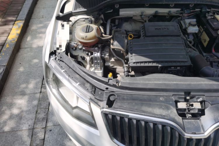 Used Skoda Octavia 2016 1.6L Automatic Smart Drive Edition Engine Bay Right