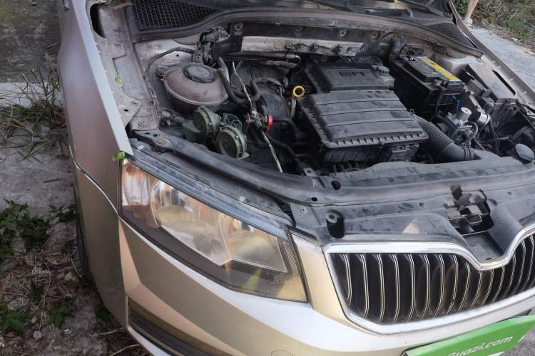 Used Skoda Octavia 2016 1.6L Manual Smart Drive Version Engine Bay Right